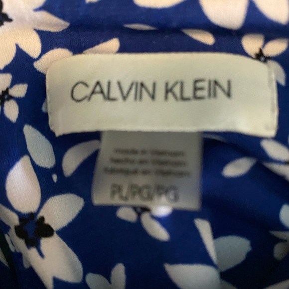 Beautiful sleeveless Calvin Klein top!! - Picture 5 of 5